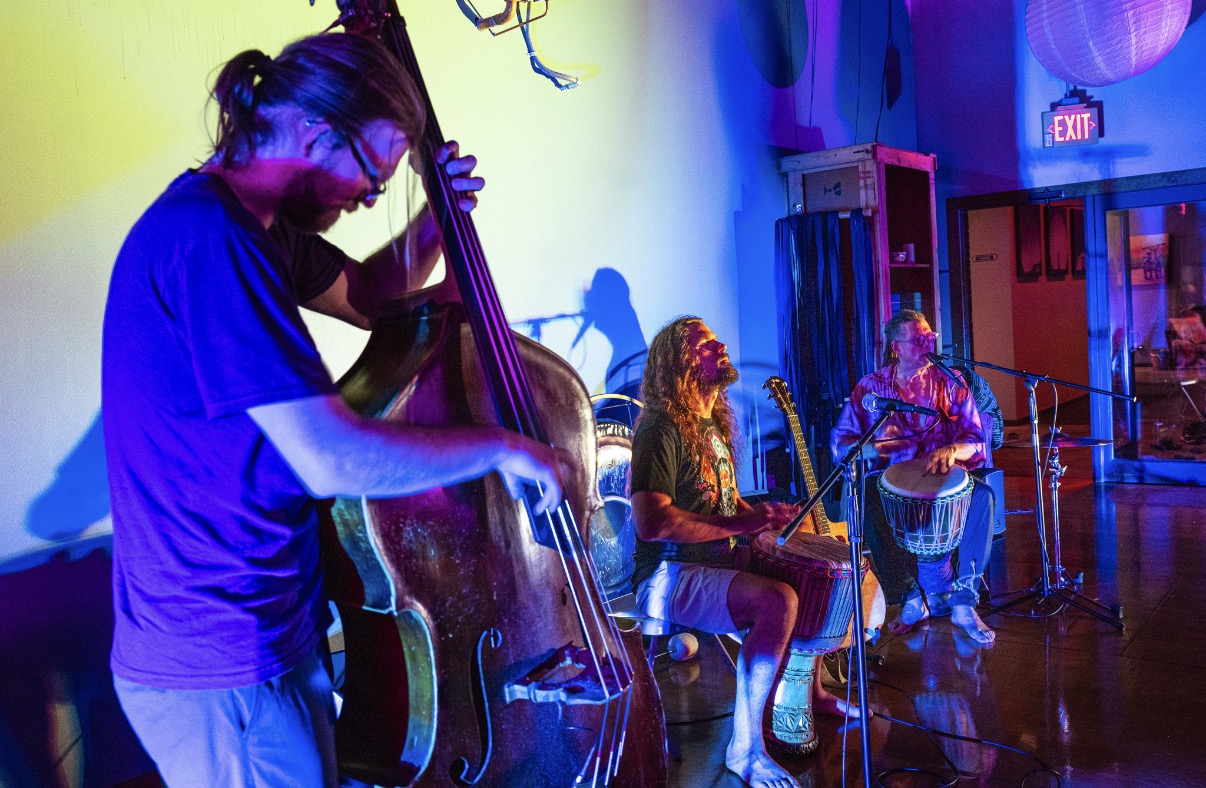 Live music and sound performance